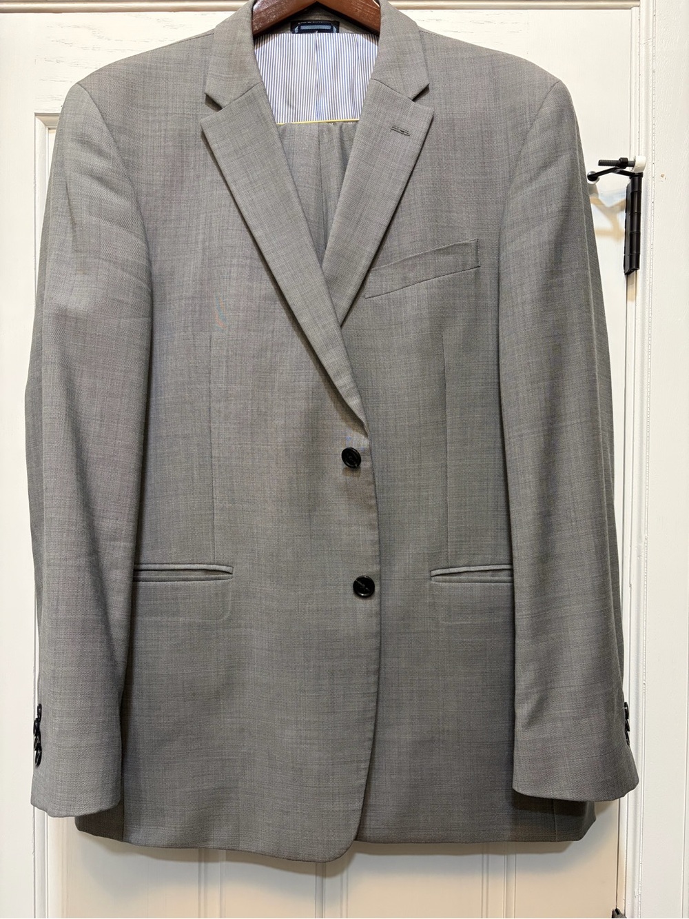 Tommy Hilfiger Light Gray Two-Button Men's Suit